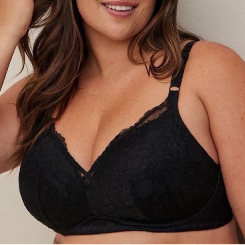 NEW Torrid Black Wire Free Push Up Plunge Bra NWT Size 46DDD